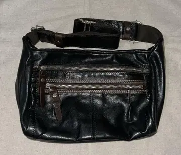 블랙 가죽 바디백