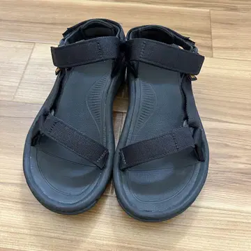 Teva 샌들