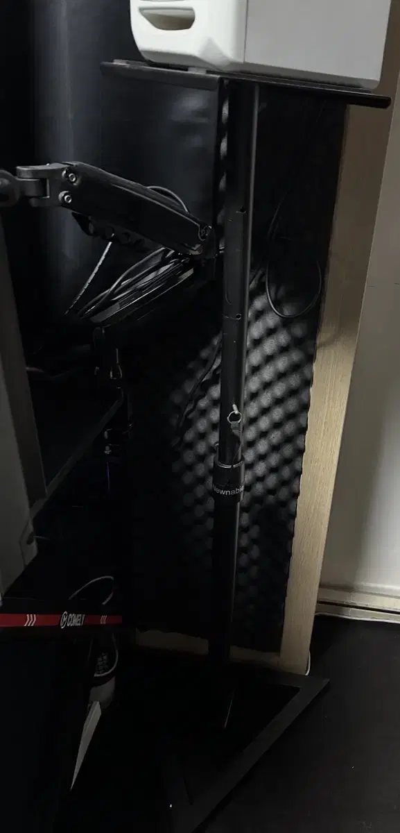 Newnabie Speaker Stand