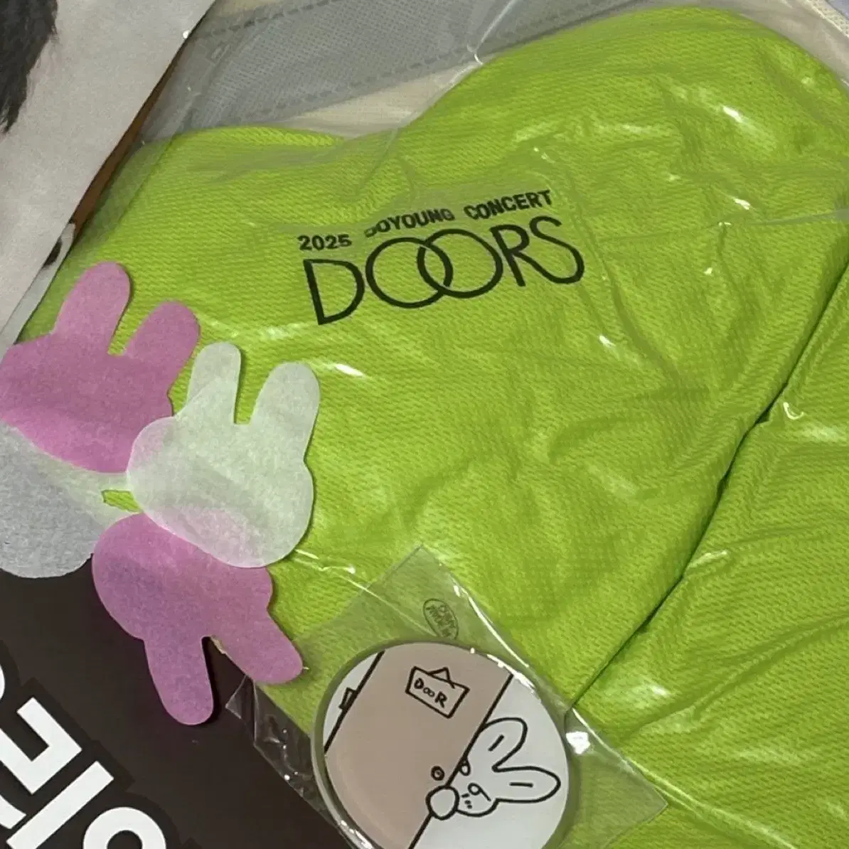 ー品販売  solo Doors Doyoung concert sealed cushion clover four-leaf アイドル
