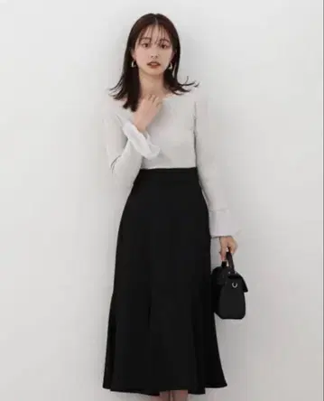 프로포션 바디 드레싱 머메이드 새틴 스커트 블랙 미사용