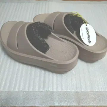 OOFOS 우포스 우메가 샌들 베이지 계열 통굽