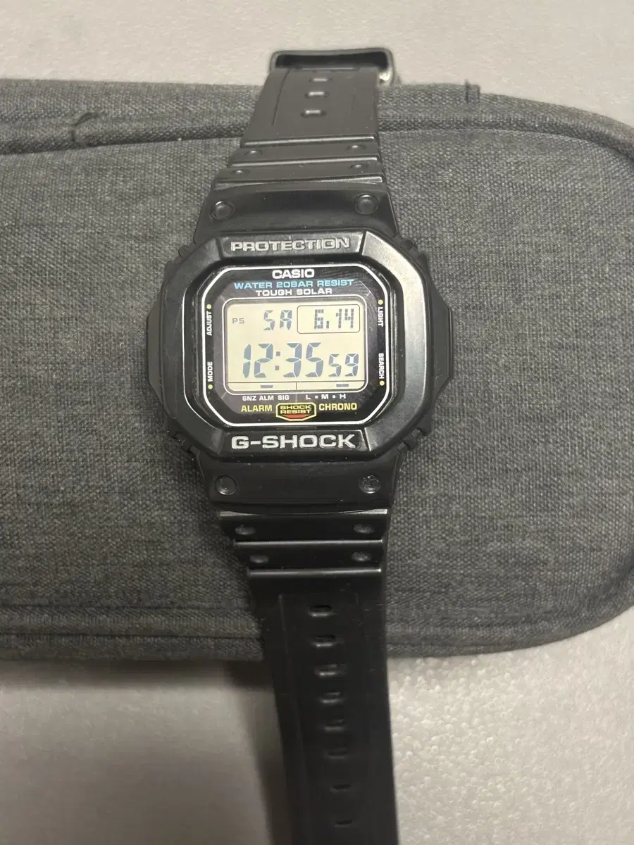 지샥 g-shock g-5600ue-1 (tough solar)
