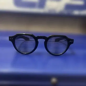 검은색 테두리 패션 안경
