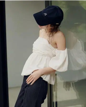 오프숄더 벌룬 슬리브 상의