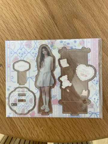 ILLIT 에니마이 복권 민주 아크릴 스탠드
