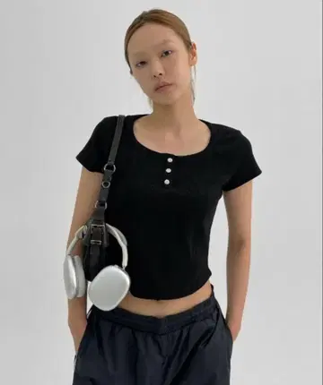 BLACK UP 더비 스냅 라운드 반팔 티셔츠
