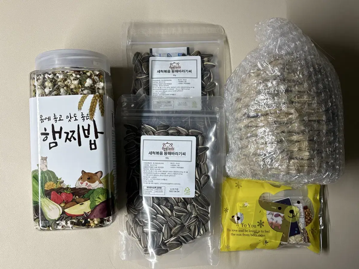 Hamster food Hamzzi rice, Wang sunflower seed, and nest hideout sell!