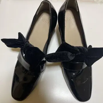 MIIA 블랙 에나멜 로퍼