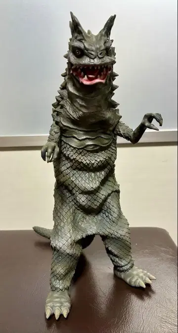 비리켄 상회 베무라 페인팅 완성품 소프트 비닐 높이 약 30cm 울트라맨