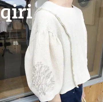 qiri bouquet 꽃다발 자수 블라우스