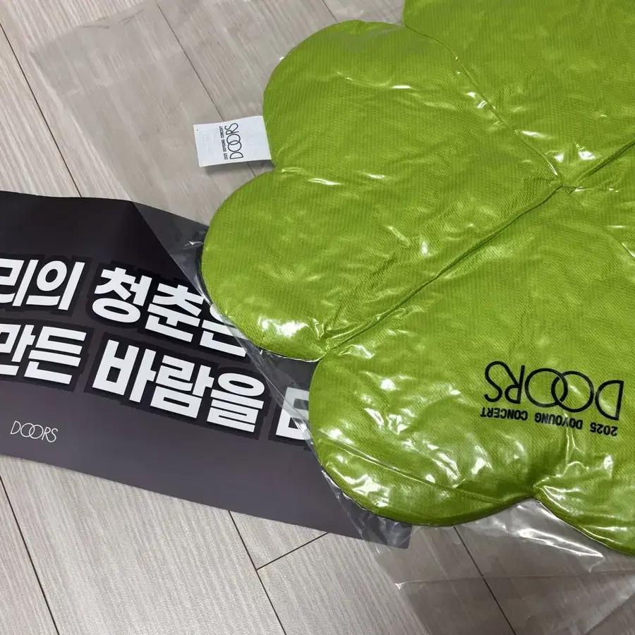 doyoung ドヨン Doors クローバークッション ドヨン Doors クローバー クッション Doyoung Doors solo