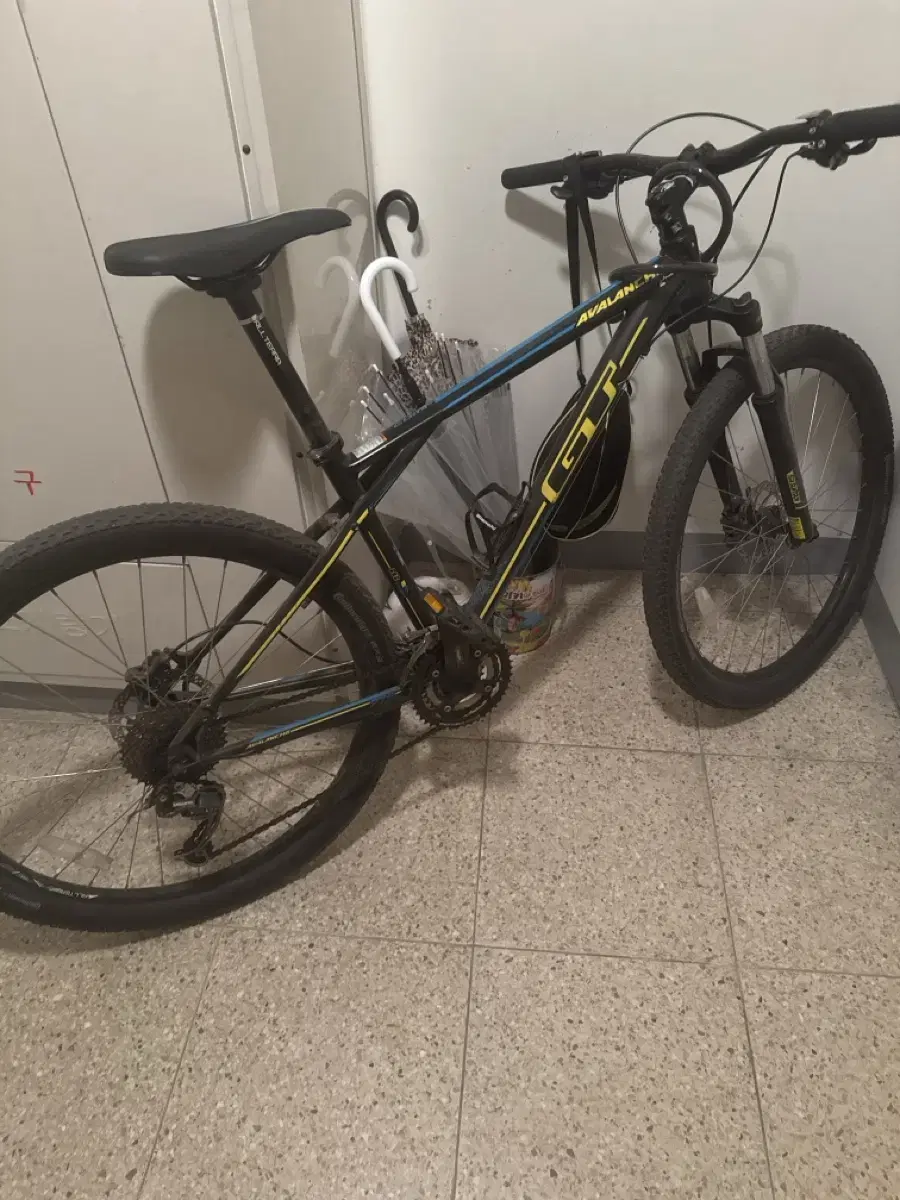 GT Avalanche Comp MTB Mountain Bike