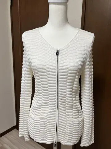 새상품급 엠포리오 아르마니 노카라 자켓 가디건 M 화이트