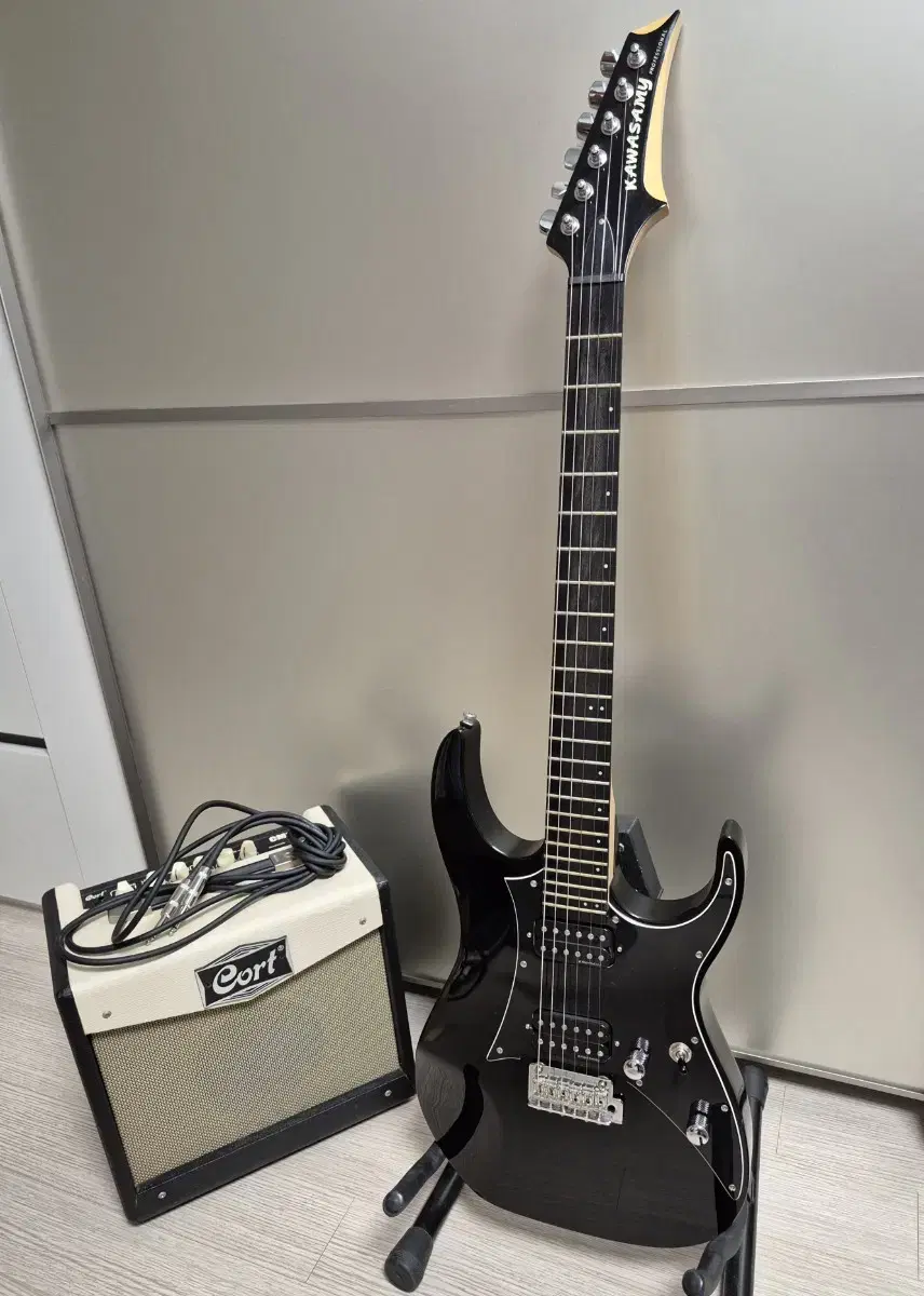 Kawasami SME-200 (Black) Electric Guitar + Cort Amp