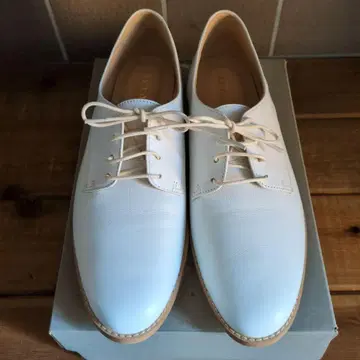 BARCLAY 화이트 가죽 레이스업 슈즈