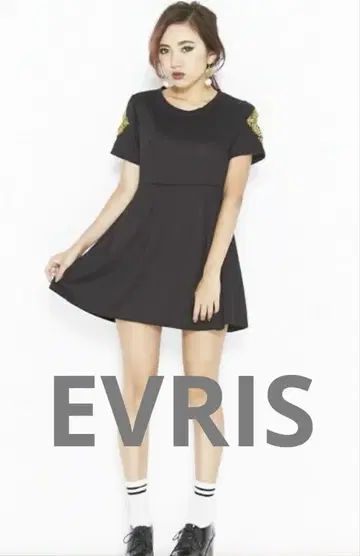 새상품급 EVRIS 오픈 숄더 자수 원피스