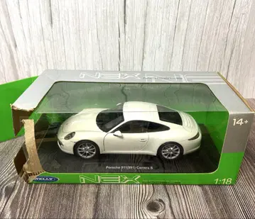 Welly 1/18 포르쉐 911 까레라 S 2012 화이트