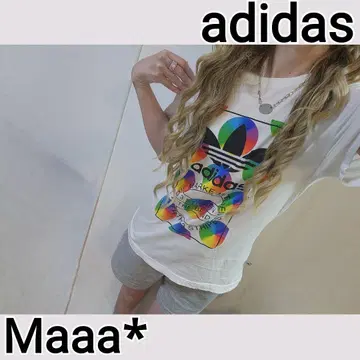 아디다스 오리지널스 강렬한 프론트 로고 티셔츠