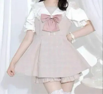 NOEMIE 세일러 오픈 숄더 셋업 브로치 포함