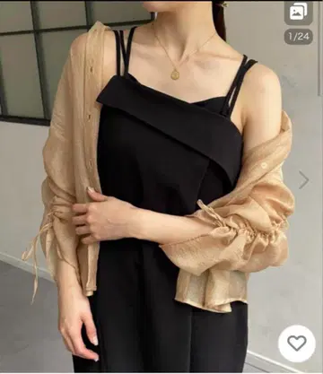 Thevon 라메 와셔 소매 셔링 시어 셔츠 베이지