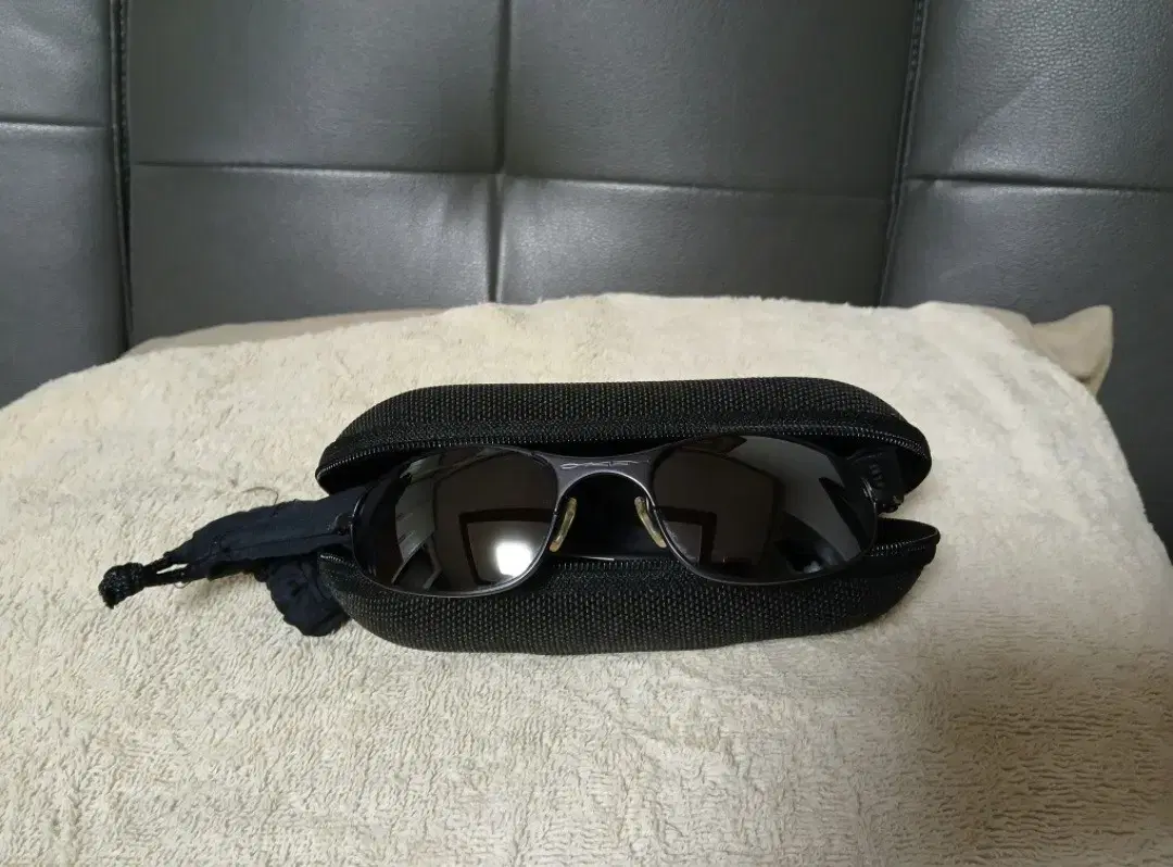 Oakley (Black Titanium Wire) Sunglasses