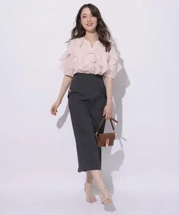 새상품 아푸와이저 리셰 포켓 디테일 타이트 스커트