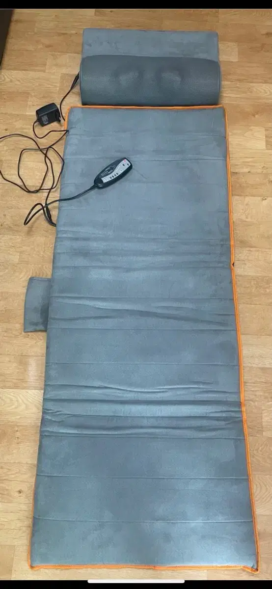 Shin suzy's Balance Hue Heated Massage Mat (almost new)