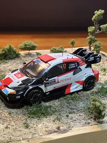 1/43 WRC Yaris 디오라마 포함