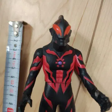 울트라맨 베리알 피규어 빨검 약 15cm 2013