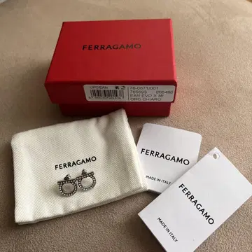 FERRAGAMO 간치니 귀걸이 새상품급