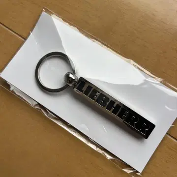 LIEBHERR 로고가 새겨진 금속 키링