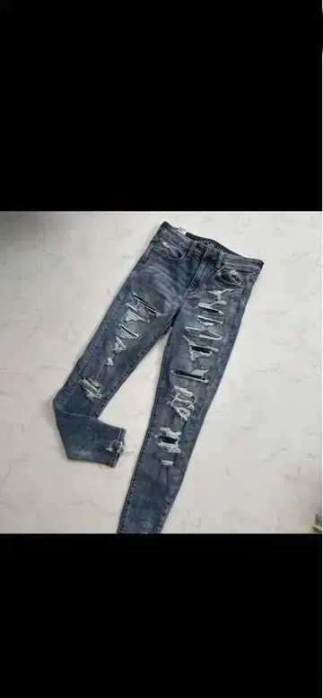 데미지 가공 슬림 핏 데님