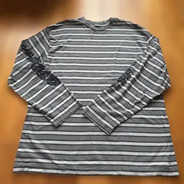 HOLIDAY 그레이 스트라이프 긴팔 티셔츠 2XL