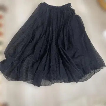 블랙 입체 도트 무늬 플레어 스커트