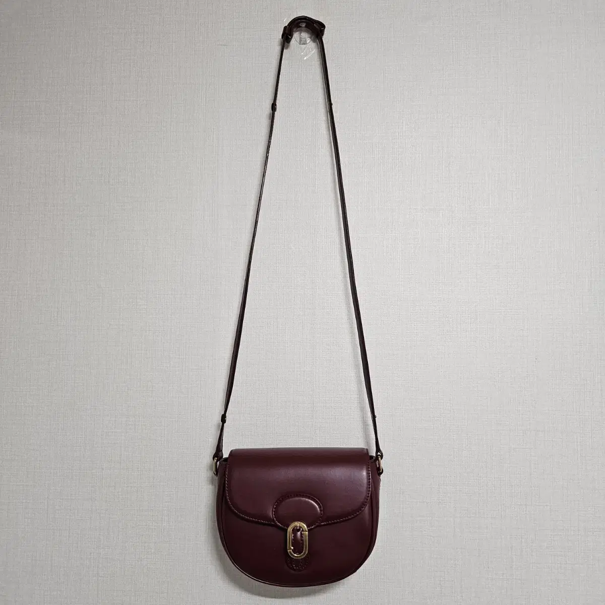 J.ESTINA Hazel Round Crossbody Bag