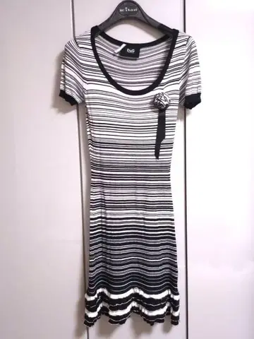 새상품급 D&G 반팔 무릎 기장 원피스 스트라이프