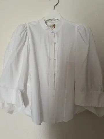 "Tamburiere WHITE" 블라우스 서포트 표면 화이트