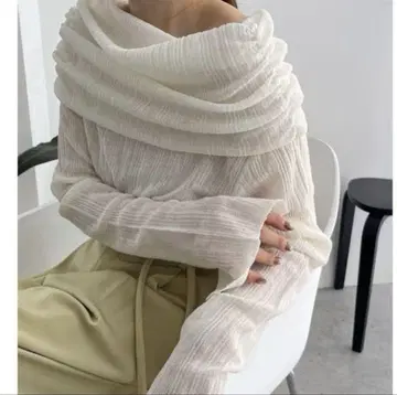 카프리 슈레 마쥬 오프 숄더 시어 니트