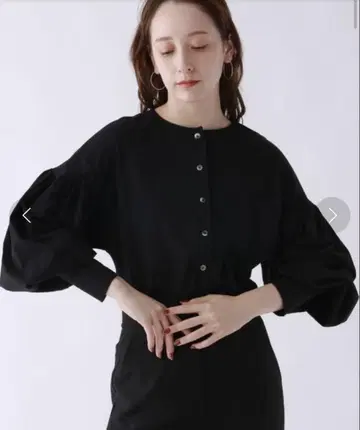 BABYLONE 타카하시 나츠카 씨 콜라보 아이템 라운드 개더 풀오버