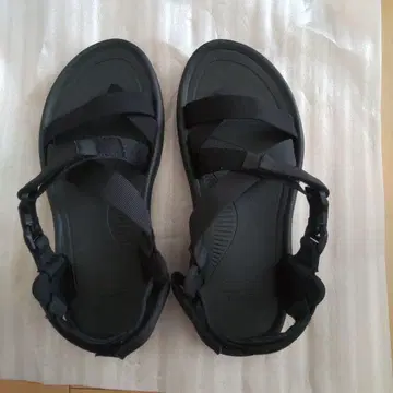 Teva 블랙 스포츠 샌들