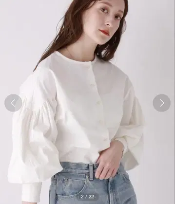 BABYLONE 타카하시 나츠카 씨 콜라보 아이템 라운드 개더 풀오버