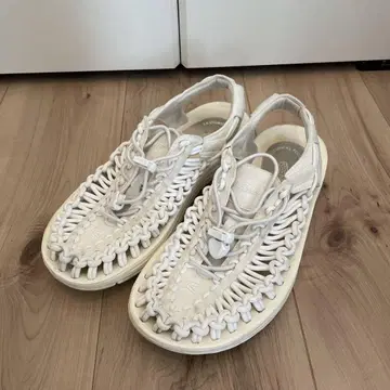 KEEN 화이트 뜨개질 스포츠 샌들