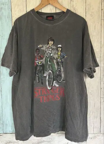 Stranger Things Freak's Store 티셔츠! XL