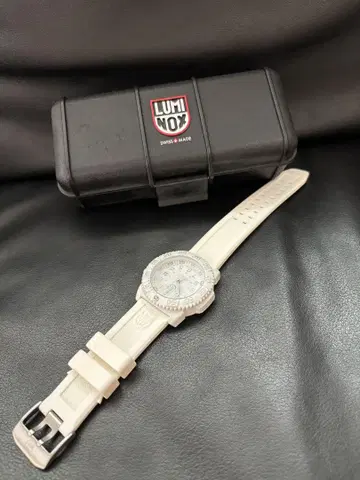 루미녹스 LUMINOX 손목시계 네이비 씰 화이트 아웃