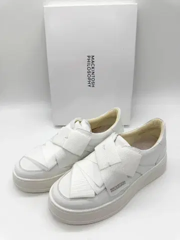 새상품 매킨토시 통굽 리본 스니커즈 화이트 24.5cm