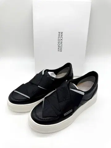 새상품 매킨토시 통굽 리본 스니커즈 블랙 24cm