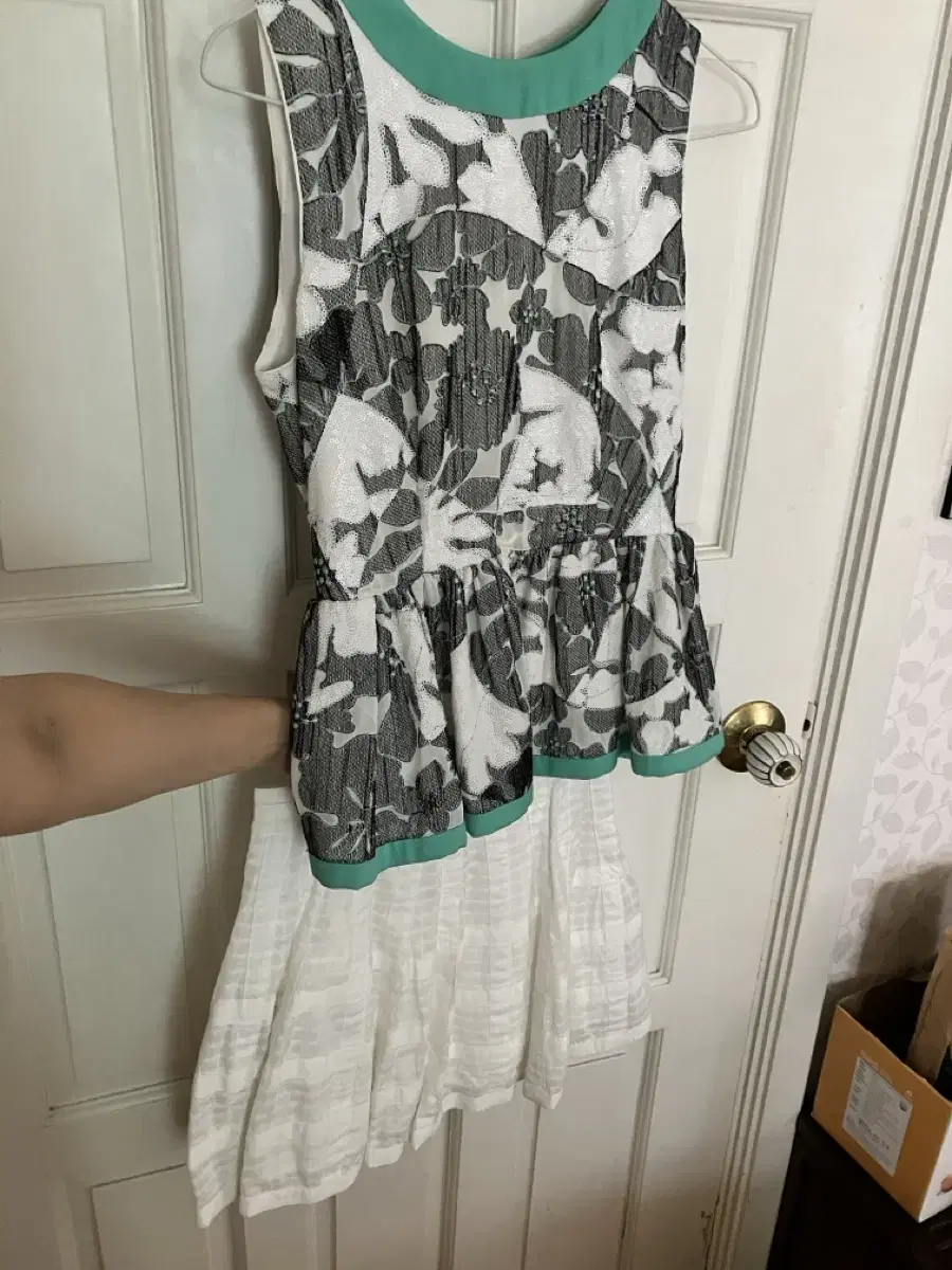 O'2nd Sleeveless Skirt Two-Piece, Size S