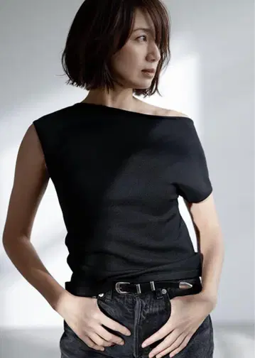 형태 FORME 히가시하라 아키 오프숄더 상의 브라운