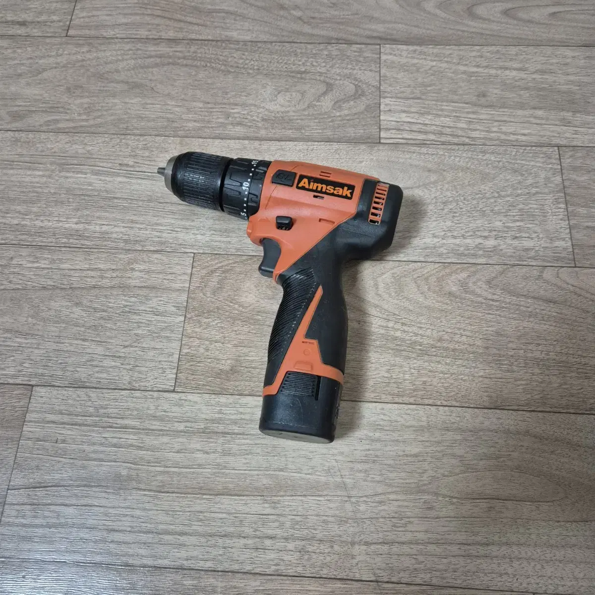 아임삭14.4v충전해머드릴팝니다